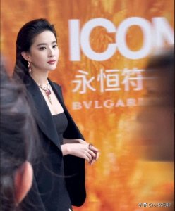 刘亦菲大背头霸总杀！深 V 西装撕碎「神仙姐姐」，这才是顶流破局