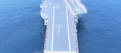004“水泥航母”亮相，排水量10万余吨，比美国福特级大一圈