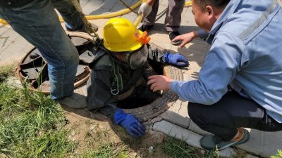 ​西安一男童掉入下水道失联超65小时 搜救范围最远到四公里外的污水处理厂