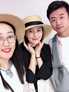 ​新婚夫妇泰国度蜜月偶遇高圆圆 晒合照又瘦又美气色红润