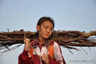 ​彭彩金:父母双双瘫痪，年幼的女孩，扛起家庭的重担，让世人泪目