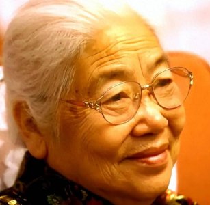 小香玉的现状：嫁小5岁丈夫，43岁高龄生子，前夫王为念依旧单身