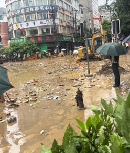 ​云南昭通市威信县遭遇特大暴雨袭击 目前已致5人失联