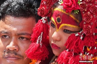 ​尼泊尔库玛丽“活女神”完成新旧交接