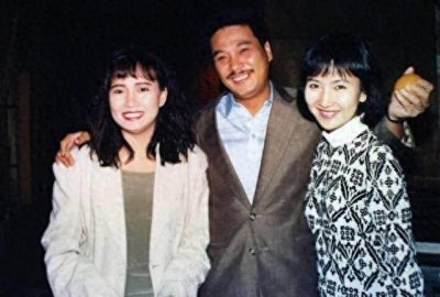 ​吴孟达病逝后看3任妻子的生活现状，不得不感叹他太会选老婆了！