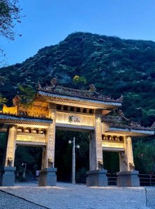 ​暑期华山旅游攻略：夜爬看日出+避人潮秘诀，新手也能轻松登顶！