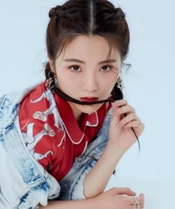 ​她是影后张凯丽的女儿，22岁充满青春活力，遗传妈妈高颜值