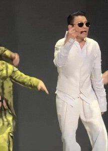 ​向太称被刘德华吓哭，发言警告华仔，刘德华老婆也发声