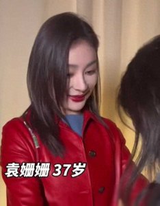 ​37岁的袁姗姗在时装周上尴尬尽显