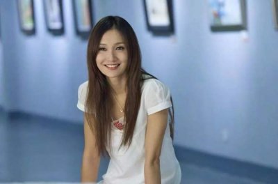 ​昔日“岩女郎”牛萌萌吸毒？她否认，但“十七岁不哭”的滤镜还是碎了