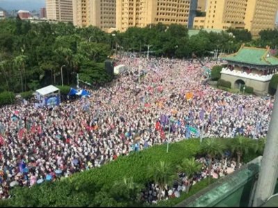 8万民众齐聚，台湾“4·26”大游行震撼岛内政坛